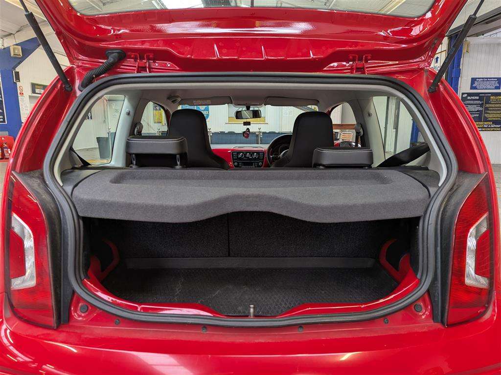 <p>2015 VOLKSWAGEN ROCK UP</p>