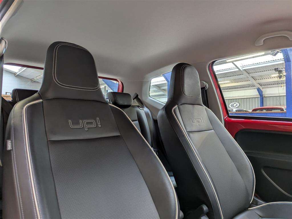 <p>2015 VOLKSWAGEN ROCK UP</p>