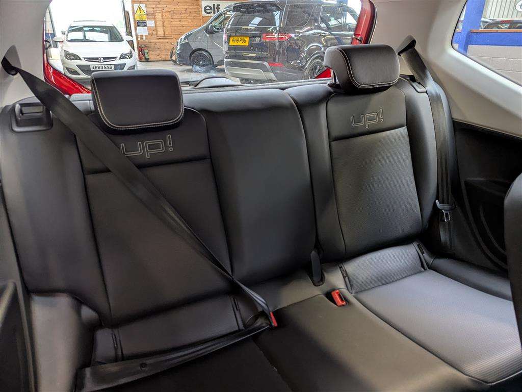 <p>2015 VOLKSWAGEN ROCK UP</p>