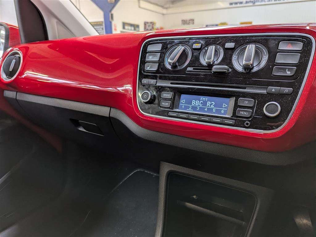 <p>2015 VOLKSWAGEN ROCK UP</p>