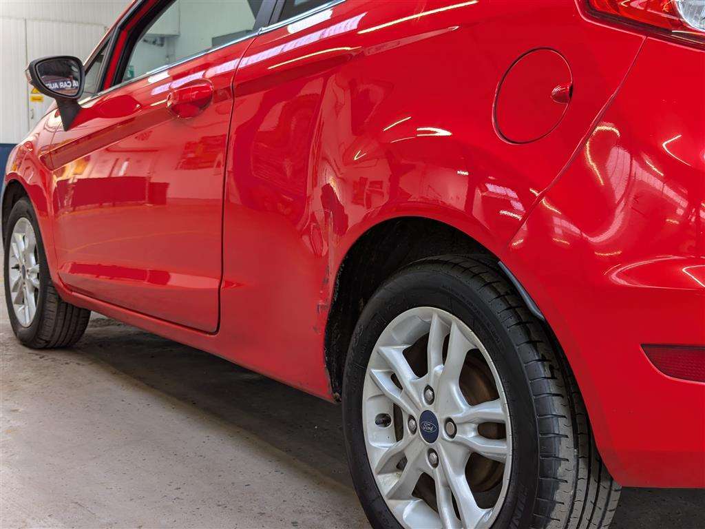 <p>2015 FORD FIESTA ZETEC</p>