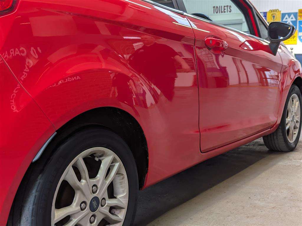 <p>2015 FORD FIESTA ZETEC</p>