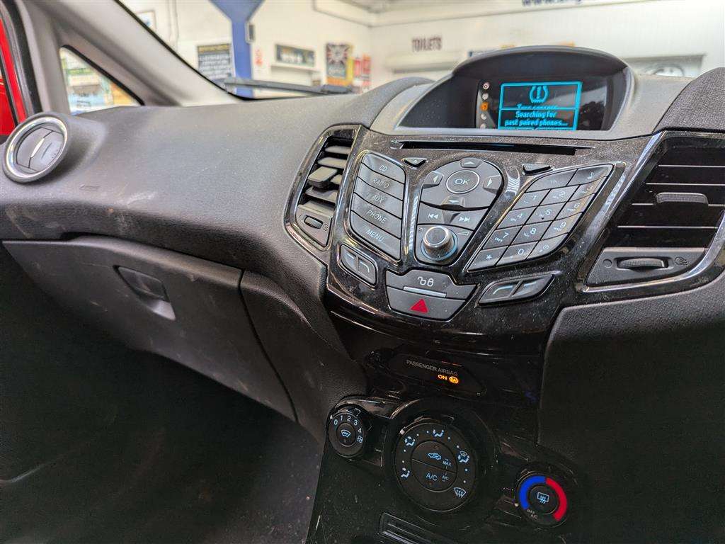 <p>2015 FORD FIESTA ZETEC</p>