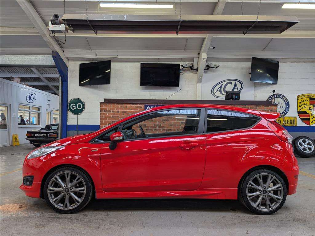 <p>2016 FORD FIESTA ST-LINE</p>