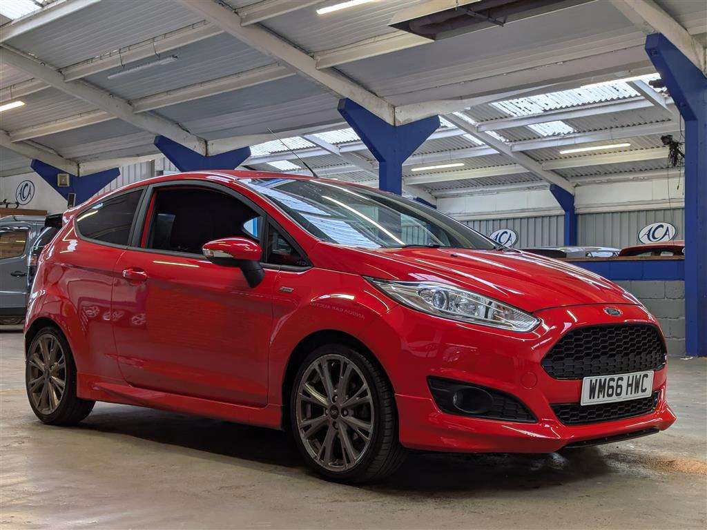 <p>2016 FORD FIESTA ST-LINE</p>