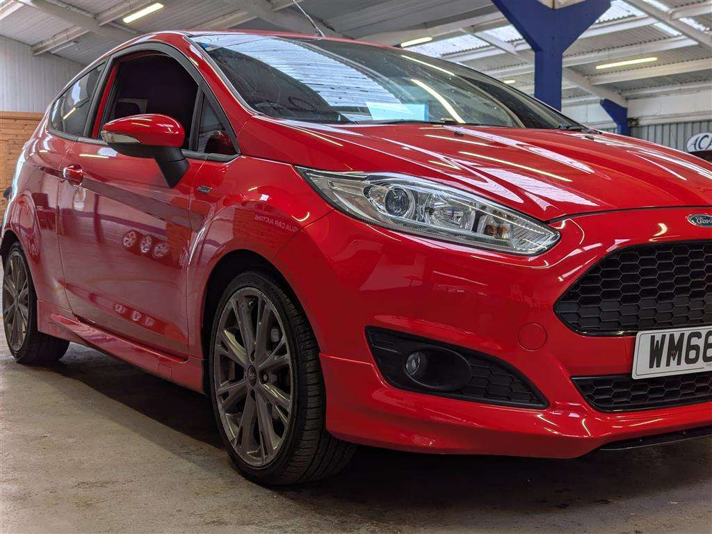 <p>2016 FORD FIESTA ST-LINE</p>