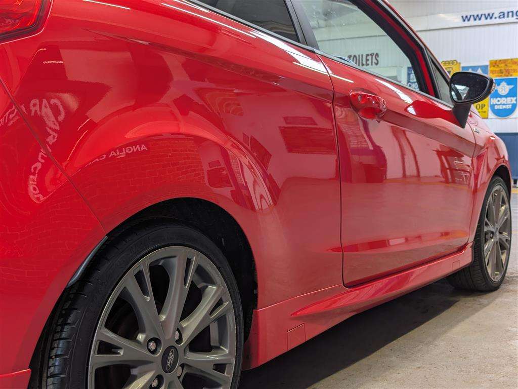 <p>2016 FORD FIESTA ST-LINE</p>