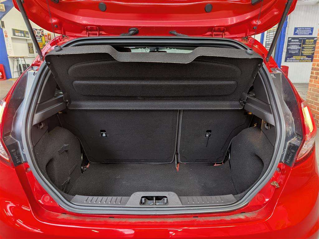 <p>2016 FORD FIESTA ST-LINE</p>