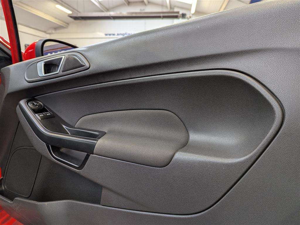 <p>2016 FORD FIESTA ST-LINE</p>