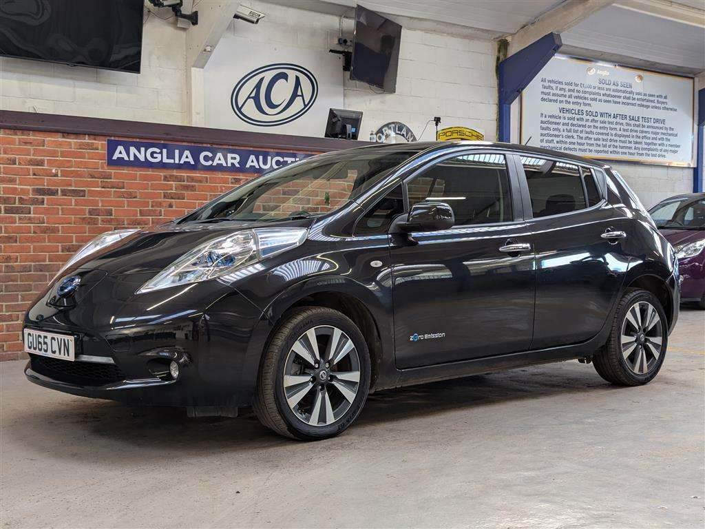 <p>2015 NISSAN LEAF TEKNA</p>