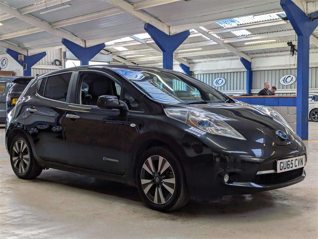 <p>2015 NISSAN LEAF TEKNA</p>
