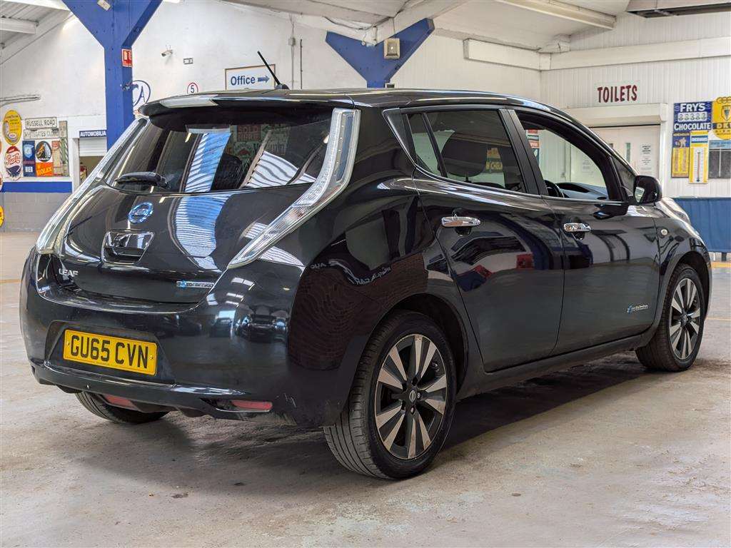 <p>2015 NISSAN LEAF TEKNA</p>