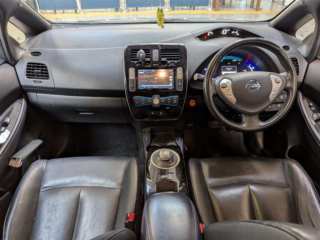 <p>2015 NISSAN LEAF TEKNA</p>