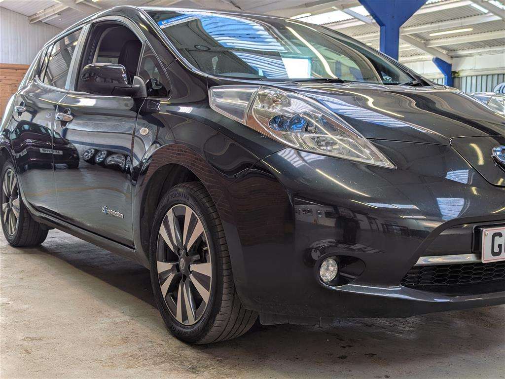 <p>2015 NISSAN LEAF TEKNA</p>