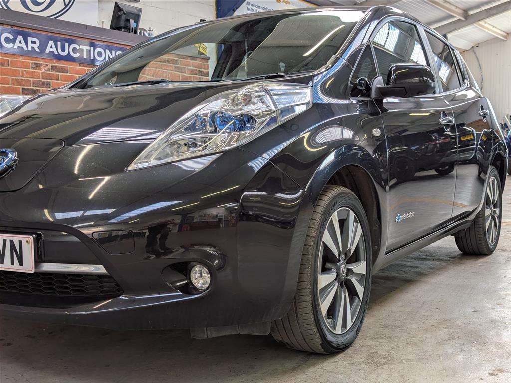 <p>2015 NISSAN LEAF TEKNA</p>