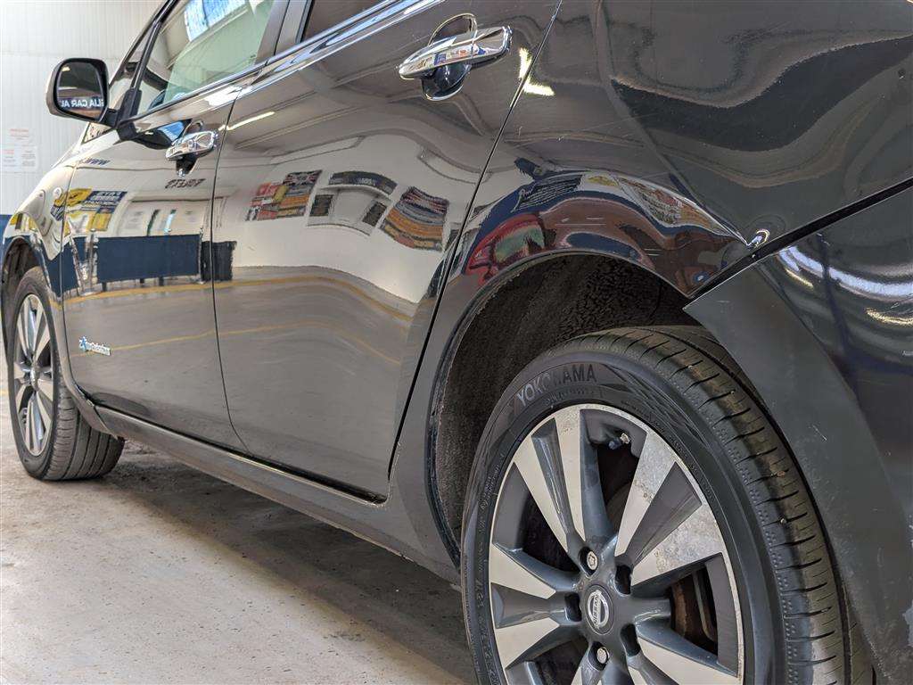 <p>2015 NISSAN LEAF TEKNA</p>