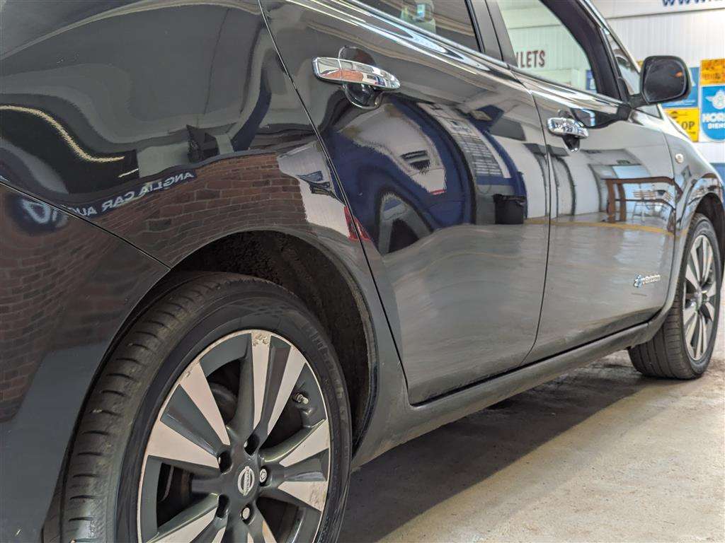 <p>2015 NISSAN LEAF TEKNA</p>