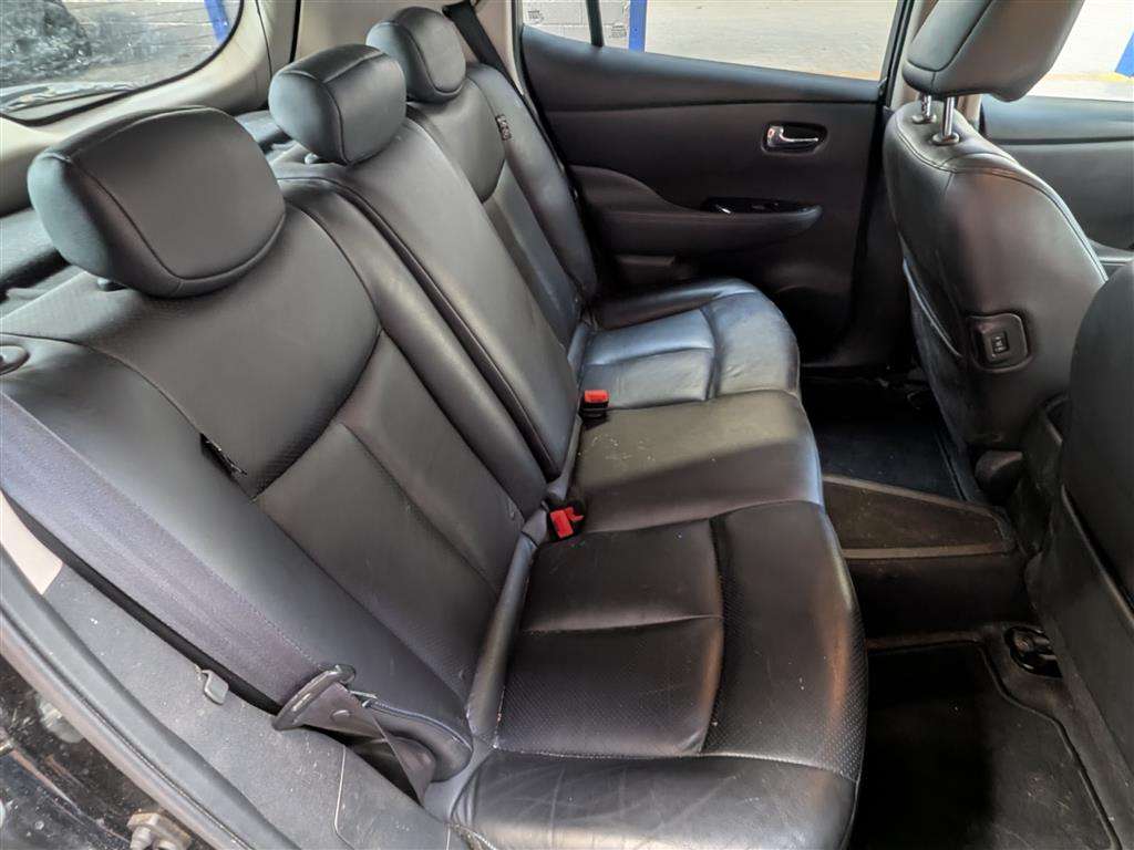 <p>2015 NISSAN LEAF TEKNA</p>