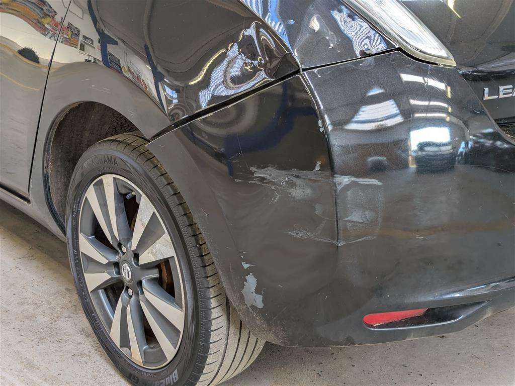 <p>2015 NISSAN LEAF TEKNA</p>