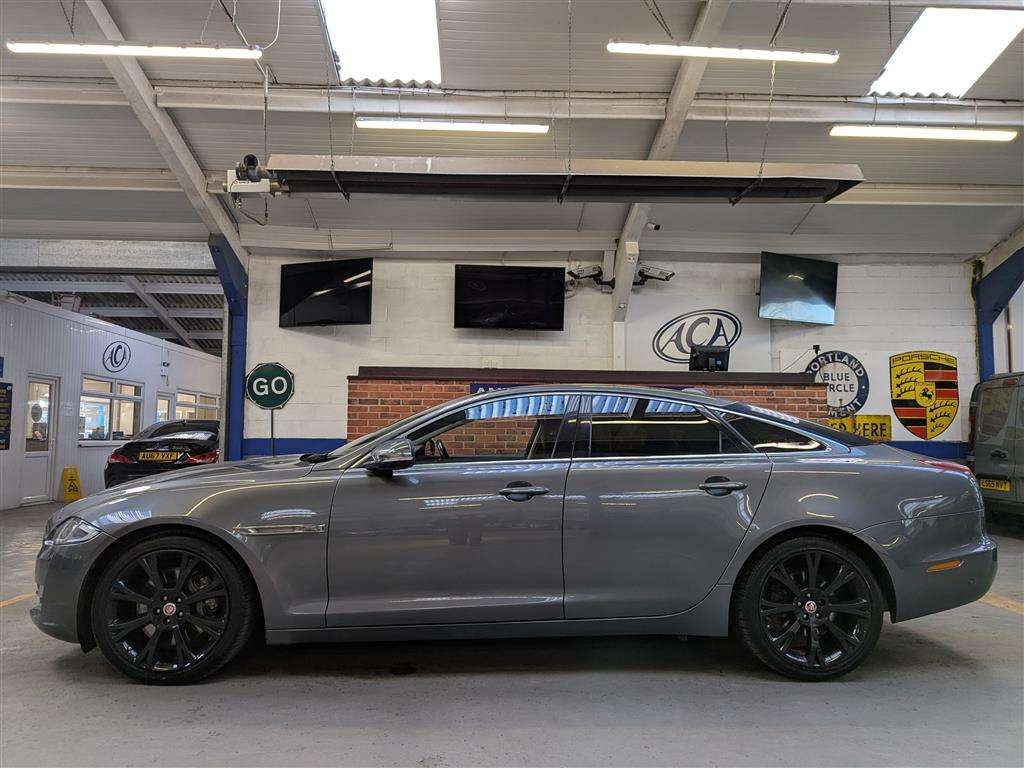 <p>2016 JAGUAR XJ PORTFOLIO V6 D AUTO</p>