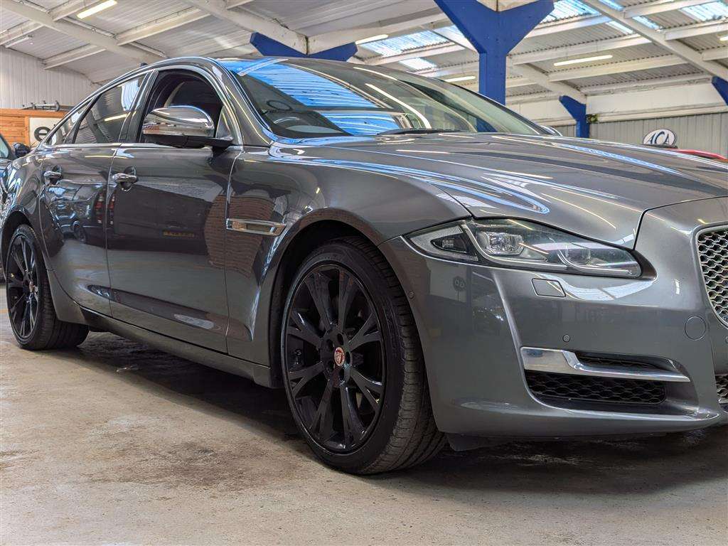 <p>2016 JAGUAR XJ PORTFOLIO V6 D AUTO</p>