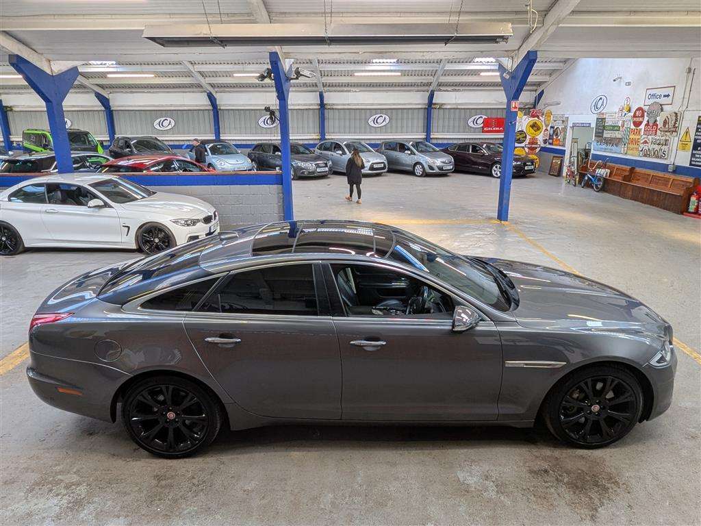 <p>2016 JAGUAR XJ PORTFOLIO V6 D AUTO</p>