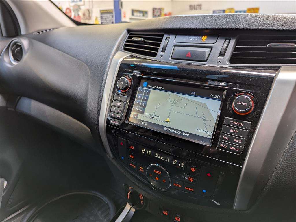 <p>2016 NISSAN NP300 NAVARA TEKNA DCI</p>