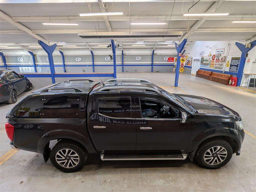 <p>2016 NISSAN NP300 NAVARA TEKNA DCI</p>