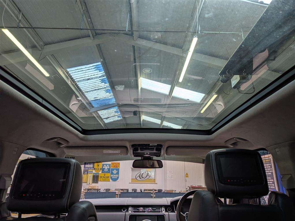 <p>2015 LAND ROVER RANGE ROVER AUTO-B SDV8 A</p>