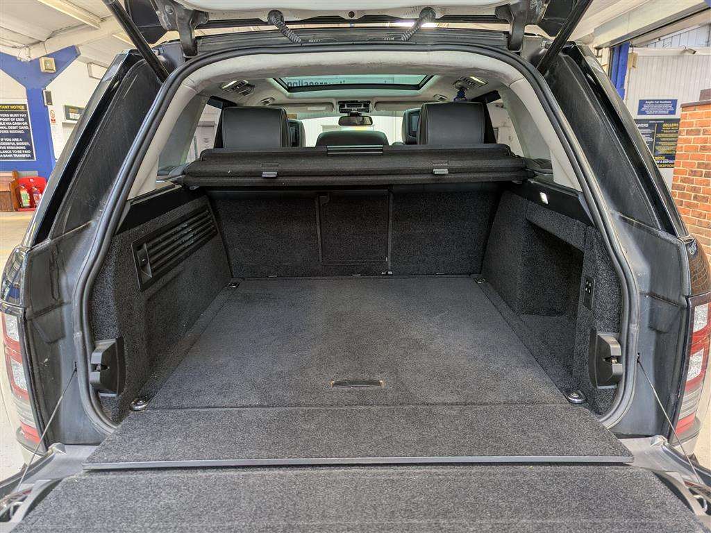 <p>2015 LAND ROVER RANGE ROVER AUTO-B SDV8 A</p>