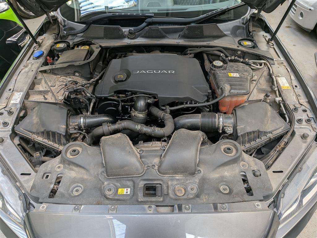 <p>2015 LAND ROVER RANGE ROVER AUTO-B SDV8 A</p>