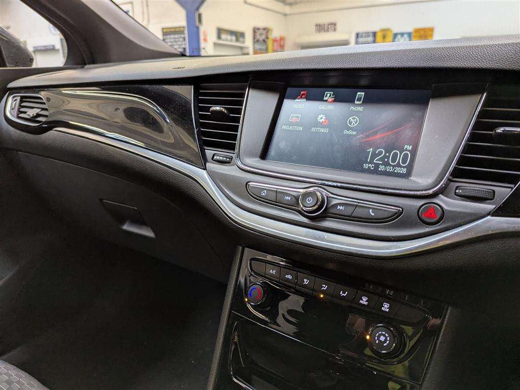 <p>2016 VAUXHALL ASTRA SRI</p>