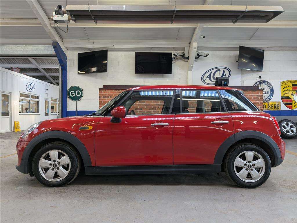 <p>2016 MINI ONE D</p>