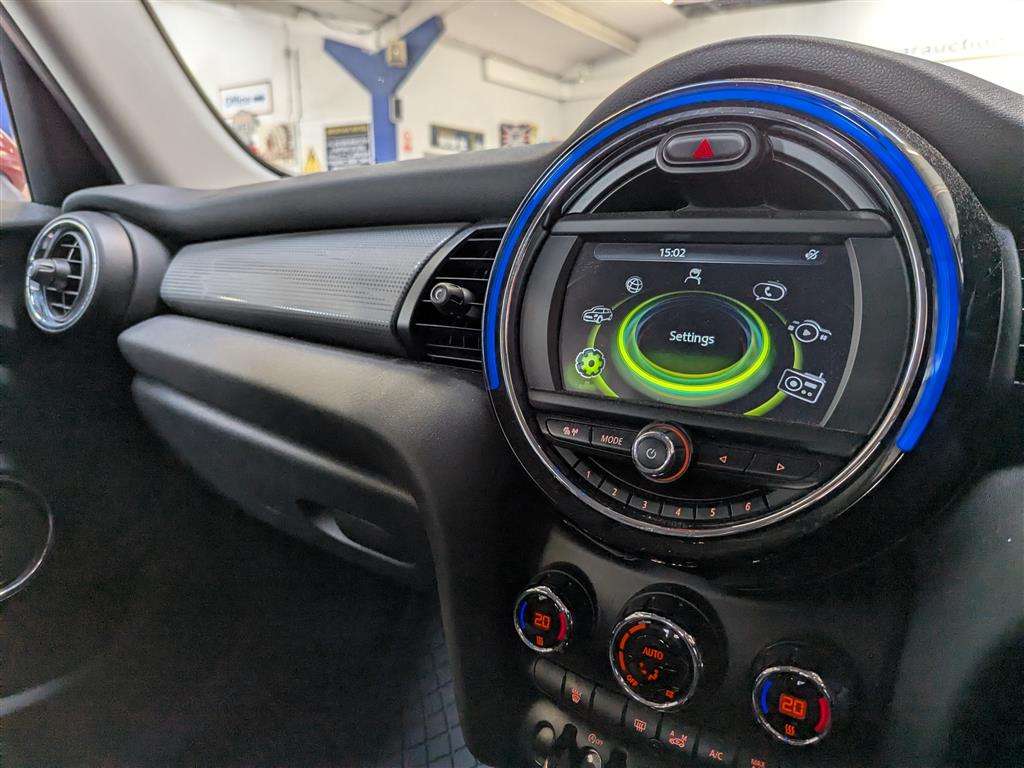 <p>2016 MINI ONE D</p>
