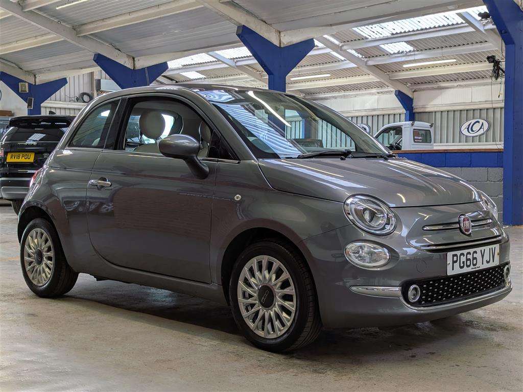 <p>2017 FIAT 500 LOUNGE</p>