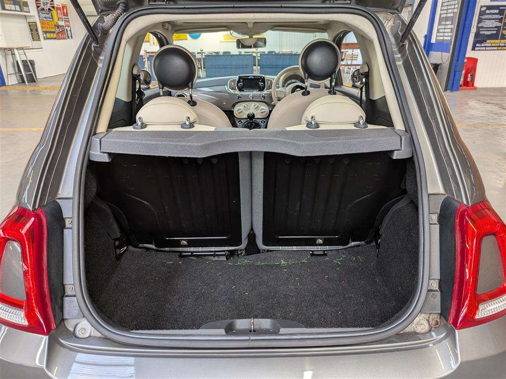 <p>2017 FIAT 500 LOUNGE</p>