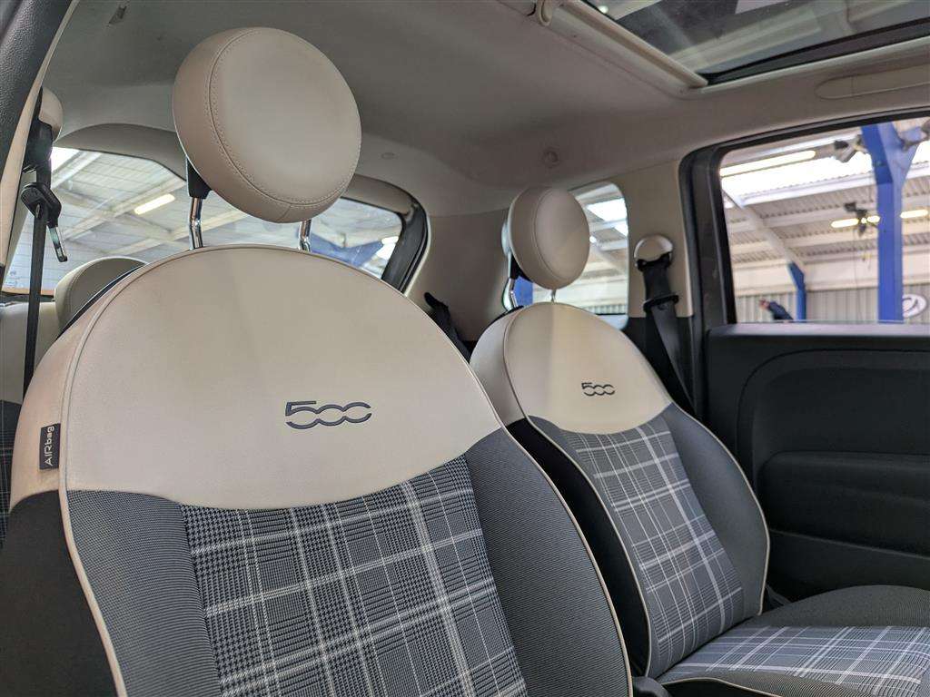 <p>2017 FIAT 500 LOUNGE</p>