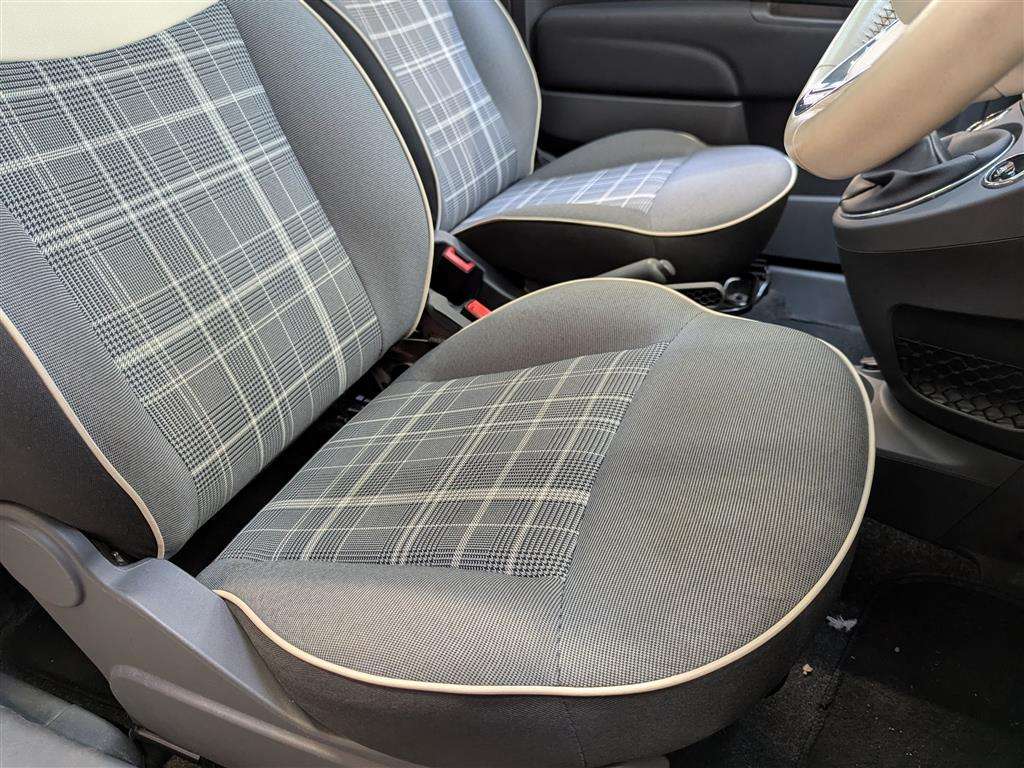 <p>2017 FIAT 500 LOUNGE</p>