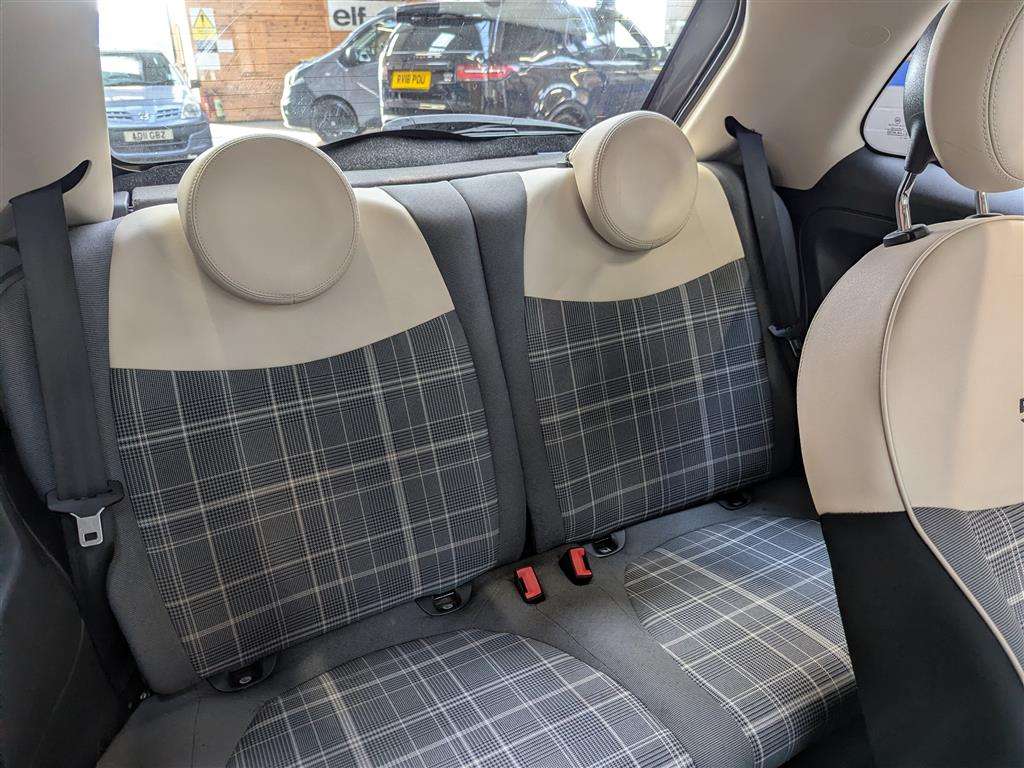 <p>2017 FIAT 500 LOUNGE</p>