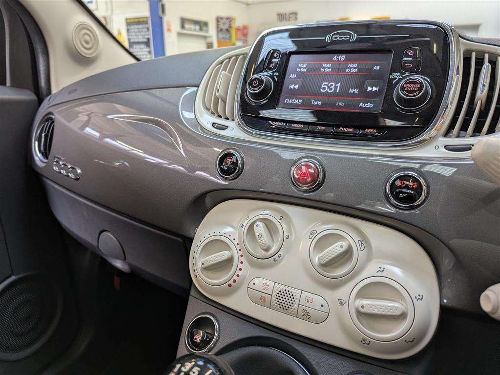 <p>2017 FIAT 500 LOUNGE</p>
