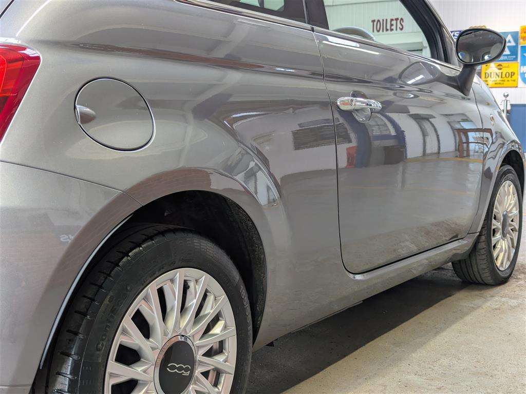 <p>2017 FIAT 500 LOUNGE</p>