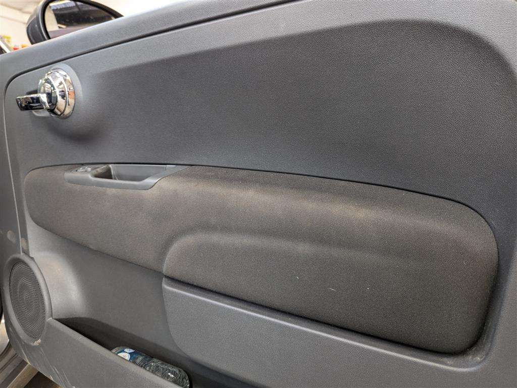 <p>2017 FIAT 500 LOUNGE</p>