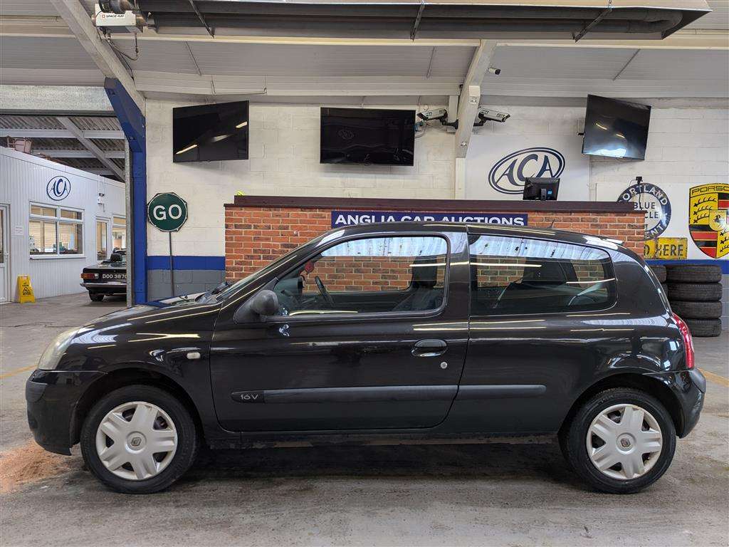 <p>2004 RENAULT CLIO EXTREME 3 16V</p>