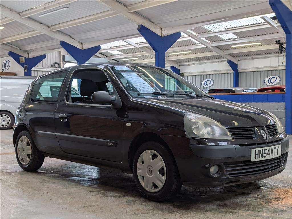 <p>2004 RENAULT CLIO EXTREME 3 16V</p>