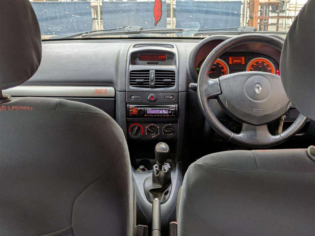 <p>2004 RENAULT CLIO EXTREME 3 16V</p>