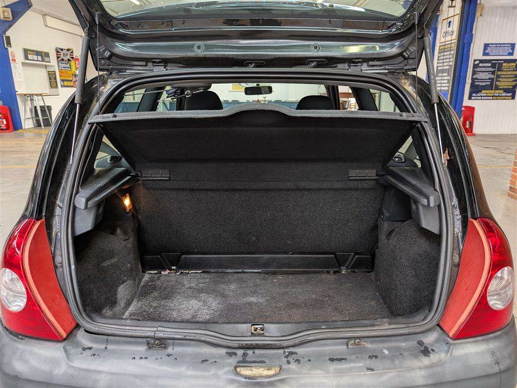 <p>2004 RENAULT CLIO EXTREME 3 16V</p>