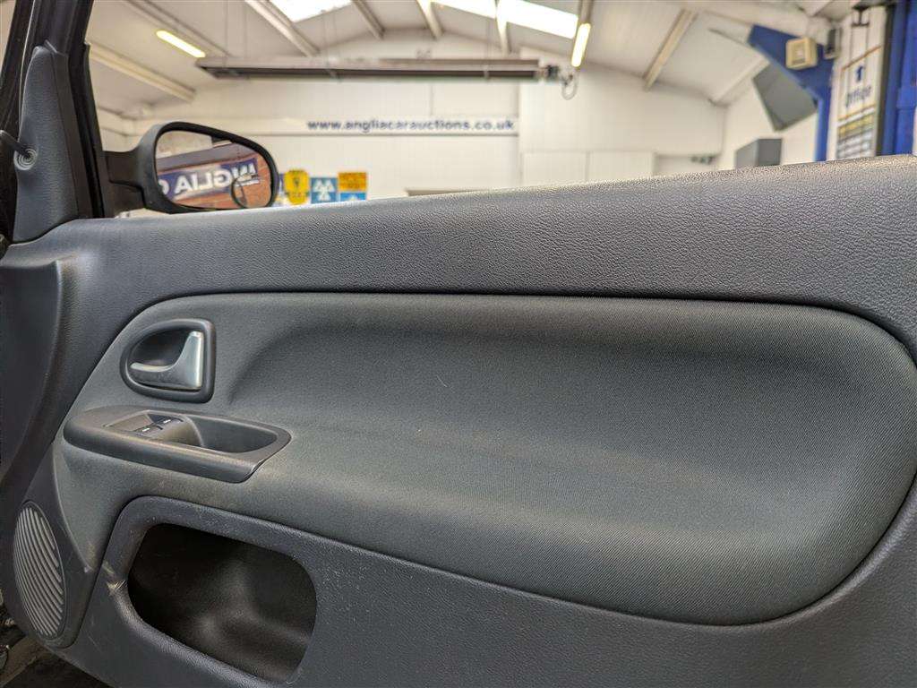 <p>2004 RENAULT CLIO EXTREME 3 16V</p>