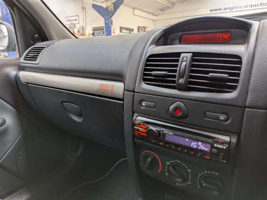 <p>2004 RENAULT CLIO EXTREME 3 16V</p>