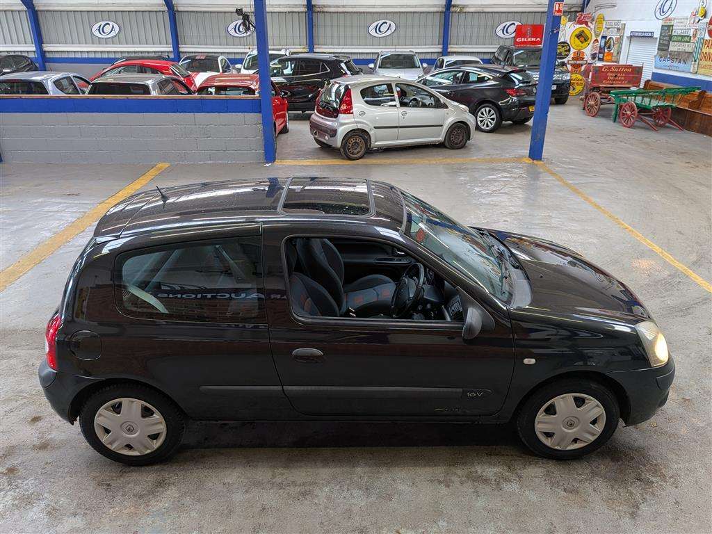 <p>2004 RENAULT CLIO EXTREME 3 16V</p>