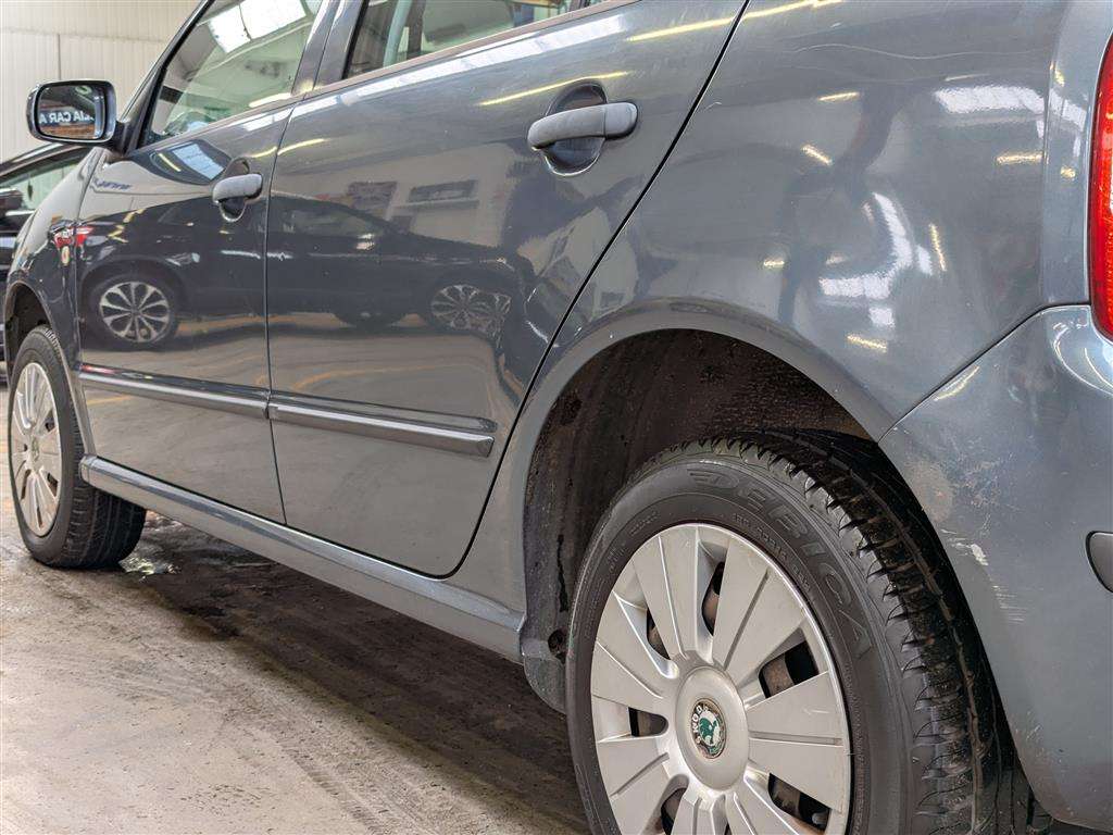 <p>2006 SKODA FABIA AMBIENTE TDI PD 100</p>